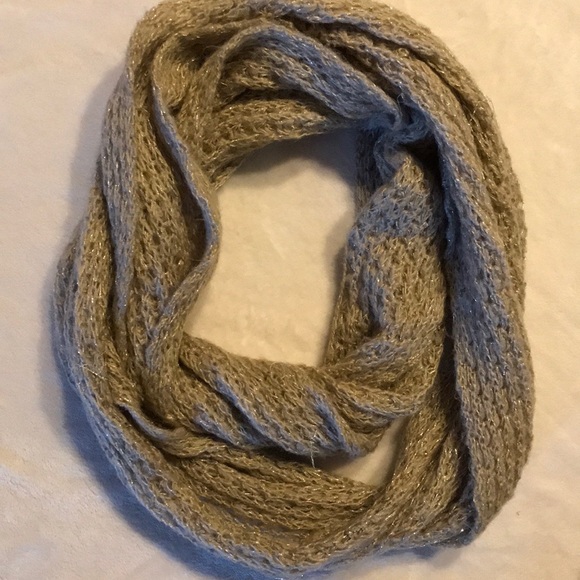 4 Scarfs - Picture 4 of 5